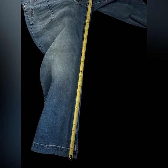 ⭐️NWT⭐️Torrid Flared Leg Blue Medium Wash Denim Jeans Womens Plus Size 28R - Picture 9 of 9